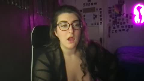 Snapshot of litlebabygoddess chatting on November 11, 7:19 am litlebabygoddess online show from November 11, 7:19 am