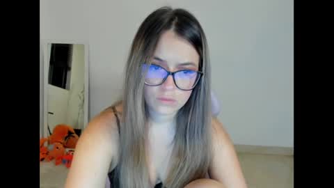 Snapshot of litlle_danni chatting on December 24, 12:00 am Danni online show from December 24, 12:00 am