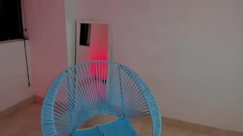 Snapshot of litlle_danni chatting on October 9, 2:31 am Danni online show from October 9, 2:31 am