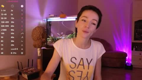 Snapshot of litllle_alis_a chatting on November 25, 9:15 pm Alisa online show from November 25, 9:15 pm