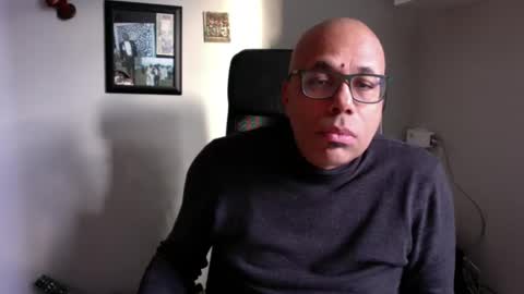 Snapshot of little_buddha chatting on January 6, 2:36 pm Pure Black Power online show from January 6, 2:36 pm