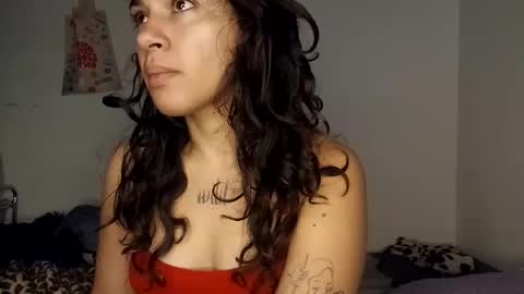 Snapshot of little_doll25 chatting on October 23, 11:31 am Succubus Blue online show from October 23, 11:31 am