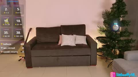 Snapshot of little_effy18_ chatting on December 14, 1:00 am Little Effy online show from December 14, 1:00 am