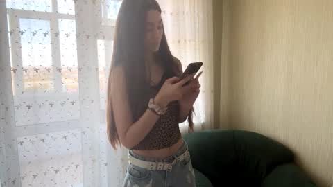 Snapshot of little_ieity chatting on October 10, 4:44 am Viiola online show from October 10, 4:44 am