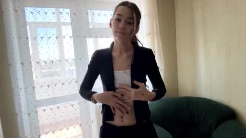 Snapshot of little_ieity chatting on October 23, 3:17 am Viiola online show from October 23, 3:17 am