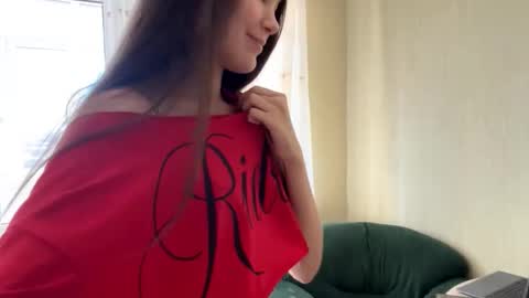 Snapshot of little_ieity chatting on November 11, 2:22 am Viiola online show from November 11, 2:22 am