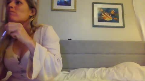 Snapshot of little_lies chatting on February 6, 2:33 am little lies online show from February 6, 2:33 am