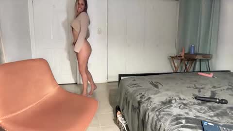 Snapshot of little_lies chatting on November 21, 3:16 am little lies online show from November 21, 3:16 am