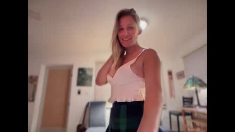 Snapshot of little_lies chatting on November 27, 2:13 am little lies online show from November 27, 2:13 am