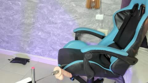 Snapshot of little_lili19 chatting on January 22, 10:15 pm Lili online show from January 22, 10:15 pm