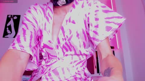 Snapshot of little_nauughty2 chatting on December 11, 5:37 pm Little Nauughty2 online show from December 11, 5:37 pm