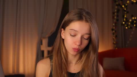 Snapshot of little_poetry chatting on October 28, 4:31 pm Kiki online show from October 28, 4:31 pm