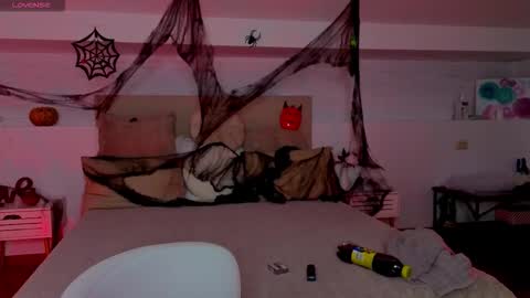 Snapshot of little_siin chatting on November 1, 7:43 am little_siin online show from November 1, 7:43 am