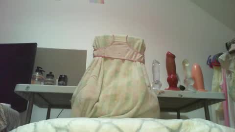 Snapshot of little_sissy_wendy chatting on January 3, 9:36 pm little_sissy_wendy online show from January 3, 9:36 pm