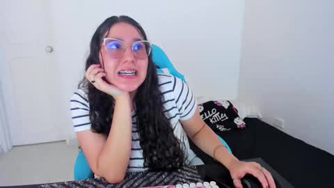 Laire  online show from November 22, 7:57 pm