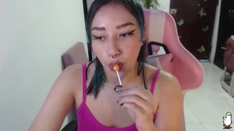 Snapshot of littleangelx_m chatting on November 4, 9:47 pm Daniela online show from November 4, 9:47 pm