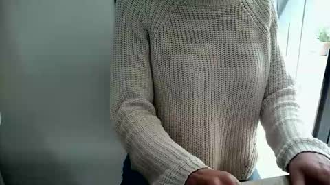 LittleAura online show from April 22, 1:34 pm