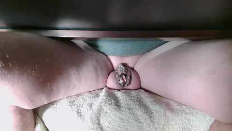 Snapshot of littleclitty247 chatting on December 4, 11:52 am Littlleclitty247 online show from December 4, 11:52 am