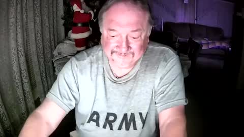 Snapshot of littled83057 chatting on December 21, 1:47 am Littled83057 online show from December 21, 1:47 am