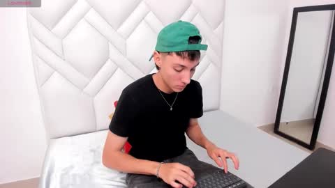 Snapshot of littledanny_ chatting on November 3, 7:37 pm DANNY online show from November 3, 7:37 pm