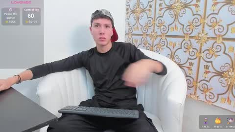 Snapshot of littledanny_ chatting on November 18, 2:54 pm DANNY online show from November 18, 2:54 pm