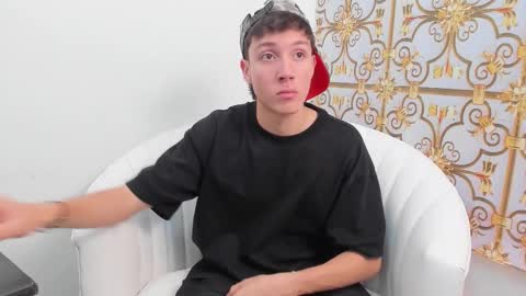 Snapshot of littledanny_ chatting on November 19, 4:07 pm DANNY online show from November 19, 4:07 pm