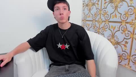 Snapshot of littledanny_ chatting on November 26, 7:15 pm DANNY online show from November 26, 7:15 pm