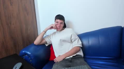 Snapshot of littledanny_ chatting on November 29, 5:27 pm DANNY online show from November 29, 5:27 pm