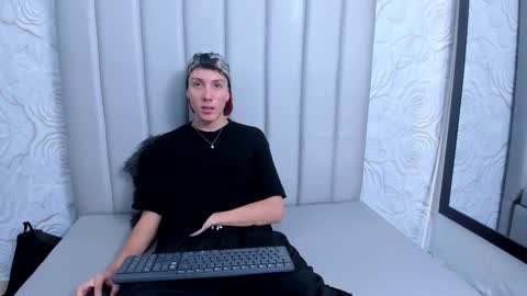 Snapshot of littledanny_ chatting on December 1, 6:02 pm DANNY online show from December 1, 6:02 pm