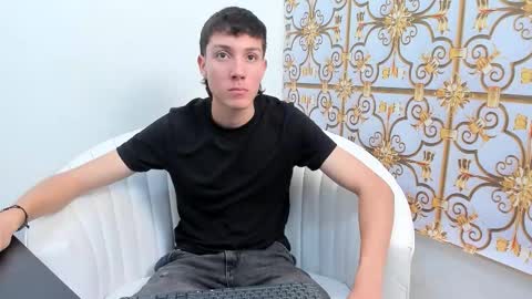 Snapshot of littledanny_ chatting on December 16, 5:07 pm DANNY online show from December 16, 5:07 pm