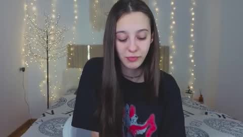 Snapshot of littlee_cherry18 chatting on December 17, 7:36 am Lana online show from December 17, 7:36 am