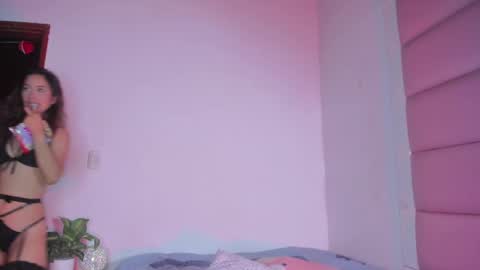 littlee_emma_ online show from September 17, 7:10 am