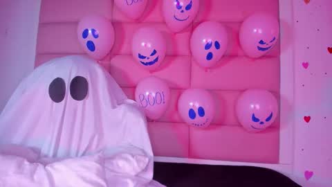 littlee_emma_ online show from October 12, 3:16 am