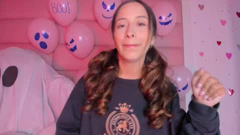 littlee_emma_ online show from October 13, 12:21 am