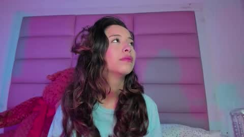 littlee_emma_ online show from December 22, 3:25 am