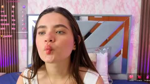 Snapshot of littleesara18 chatting on April 30, 11:16 am Sara online show from April 30, 11:16 am