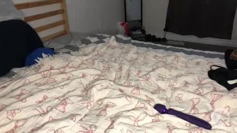 Snapshot of littlegirlysis chatting on December 14, 8:13 pm littlesissygirl online show from December 14, 8:13 pm