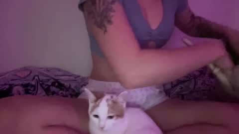 littlelovesbig online show from October 9, 5:44 pm