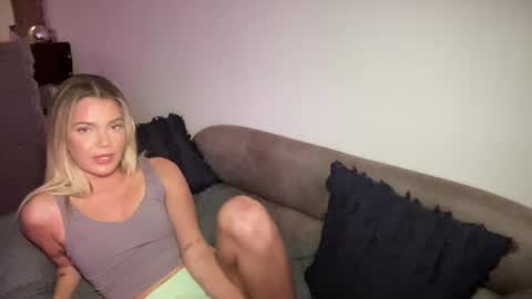 Snapshot of littlemaryjane19 chatting on January 5, 3:53 am Marciabrady online show from January 5, 3:53 am