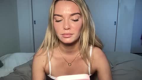 Snapshot of littlemaryjane19 chatting on February 11, 8:31 pm Marciabrady online show from February 11, 8:31 pm