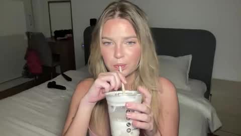 Snapshot of littlemaryjane19 chatting on November 6, 1:28 am Marciabrady online show from November 6, 1:28 am