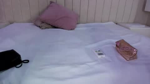 im olivia IG littleolivia01 online show from January 22, 1:00 pm