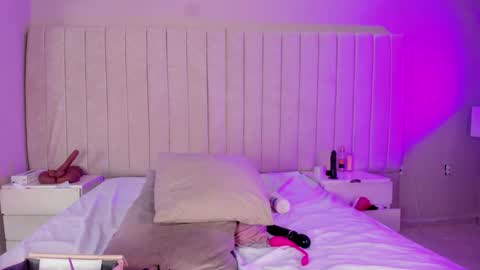 im olivia IG littleolivia01 online show from January 7, 12:51 pm