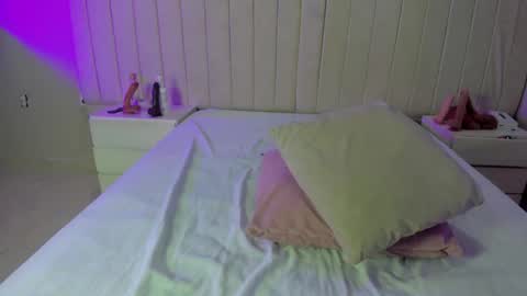 im olivia IG littleolivia01 online show from January 10, 1:02 pm