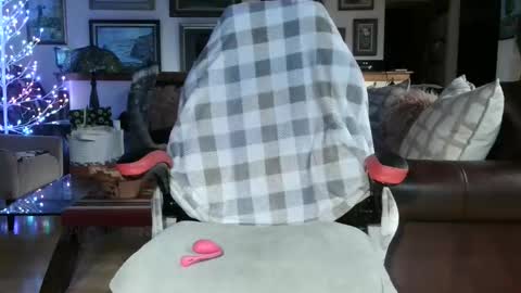 Miss D   Shows Mon Wed  Fri online show from November 15, 12:19 am