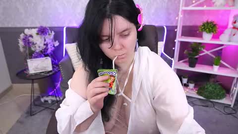 Snapshot of littleshyy chatting on November 9, 1:53 pm Masha online show from November 9, 1:53 pm