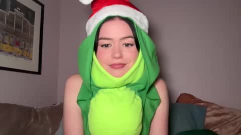 Snapshot of littlesugarpea chatting on December 25, 11:20 pm Little Sugar Pea  online show from December 25, 11:20 pm