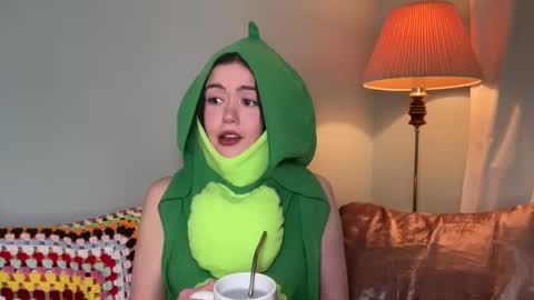 Snapshot of littlesugarpea chatting on January 12, 12:39 am Little Sugar Pea  online show from January 12, 12:39 am