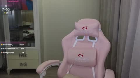 Snapshot of littlevildevil chatting on December 3, 4:39 pm Eliana online show from December 3, 4:39 pm