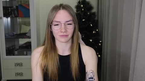 Snapshot of littlevildevil chatting on December 12, 11:18 am Eliana online show from December 12, 11:18 am